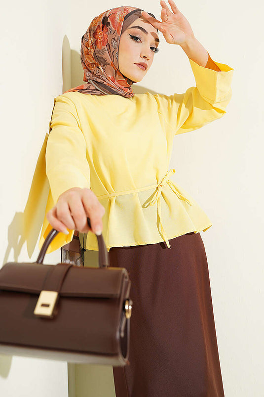 Blouse en tericoton avec ceinture en corde jaune