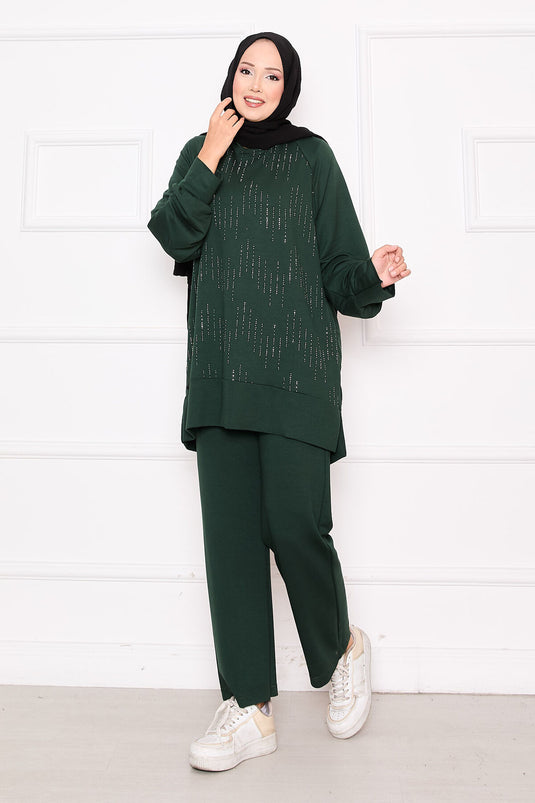 طقم أويسو من قطعتين من الزمرد مع تفاصيل حجرية لامعة