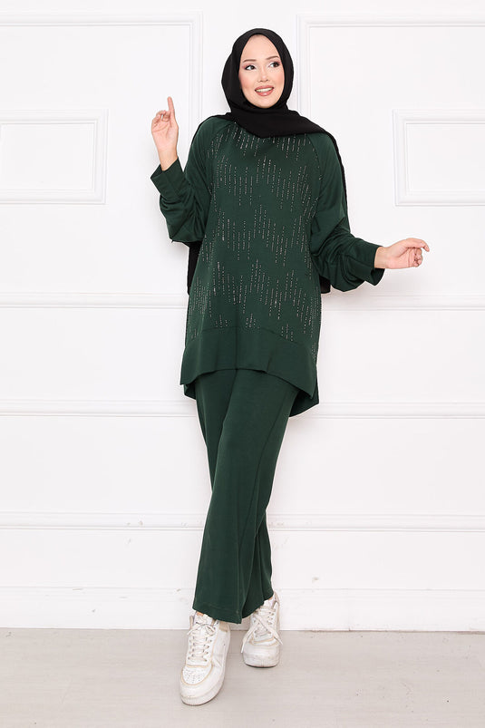 طقم أويسو من قطعتين من الزمرد مع تفاصيل حجرية لامعة