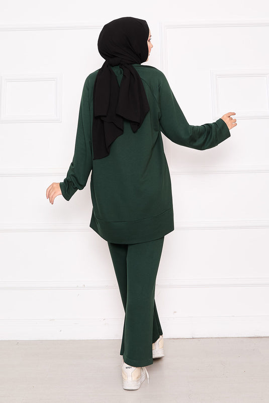 طقم أويسو من قطعتين من الزمرد مع تفاصيل حجرية لامعة