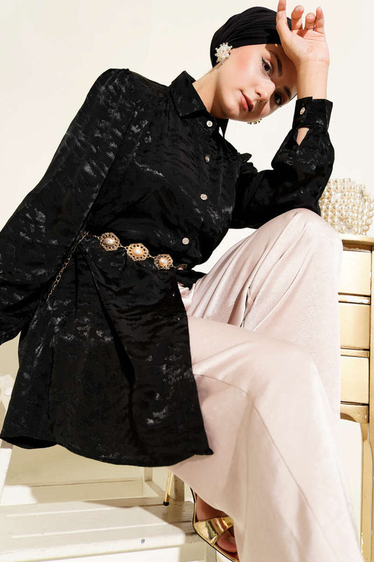 سترة سوداء بنقشة الجاكار