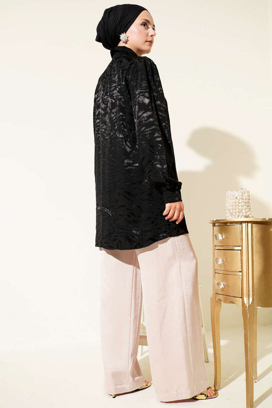 سترة سوداء بنقشة الجاكار