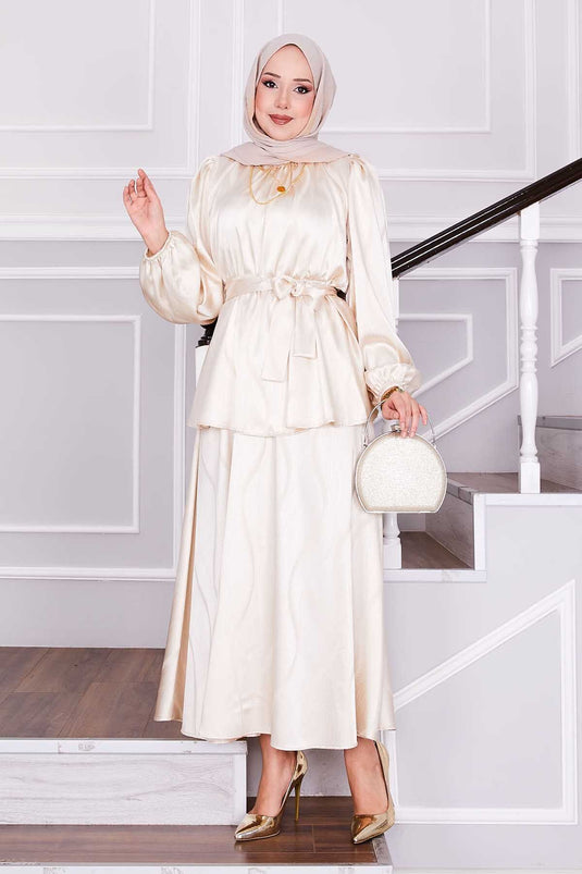 بدلة تنورة مزدوجة من الجاكار بحزام باللون البيج