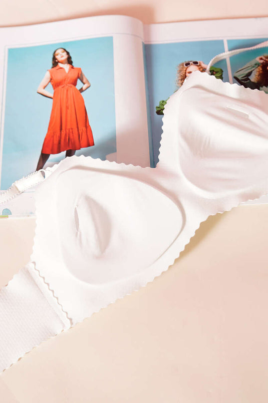 حمالة صدر مدعمة بتقنية القطع بالليزر من جاكار بلون عاجي