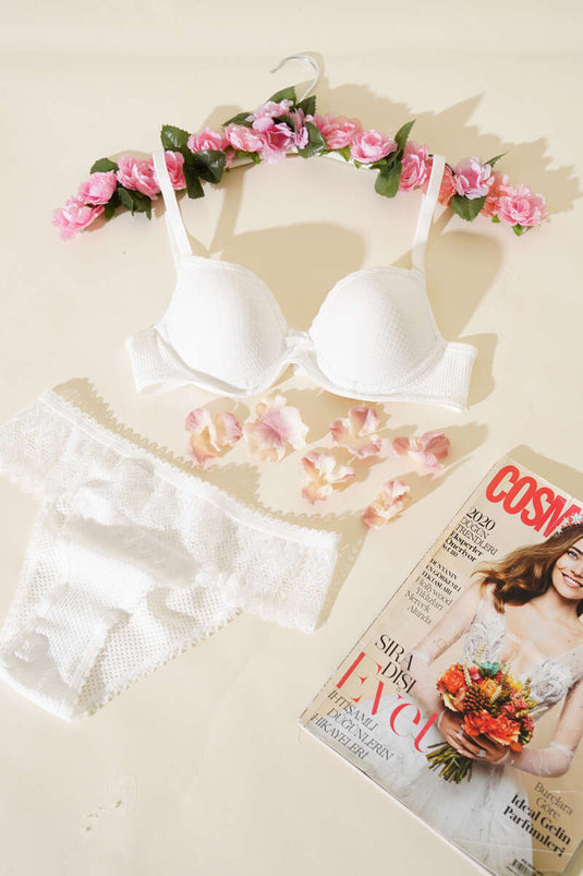 طقم حمالة صدر غير مبطنة بتفاصيل دانتيل الجاكار - بيج فاتح