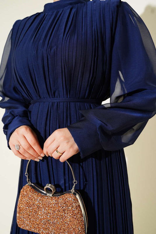 فستان جانجان المطوي باللون الأزرق الداكن