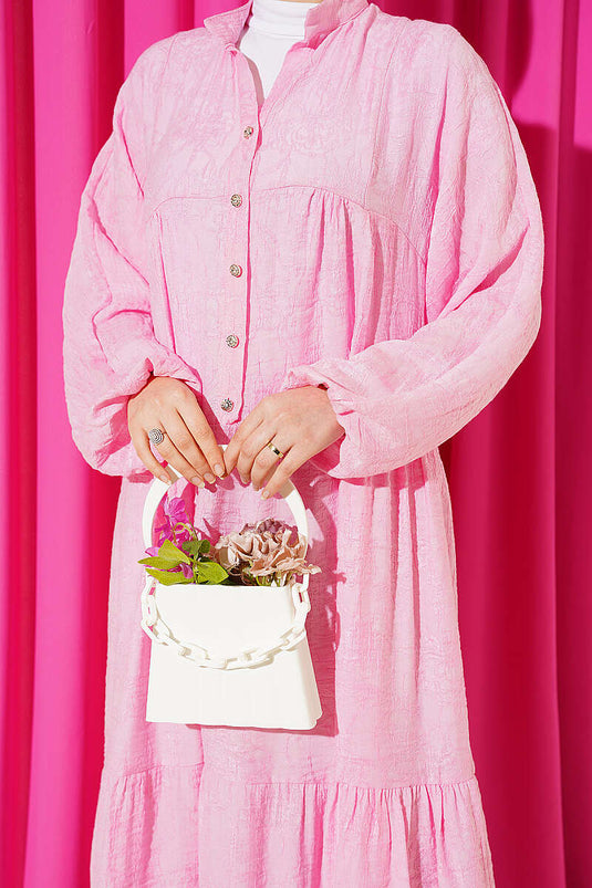 Robe longue boutonnée à motif en relief rose