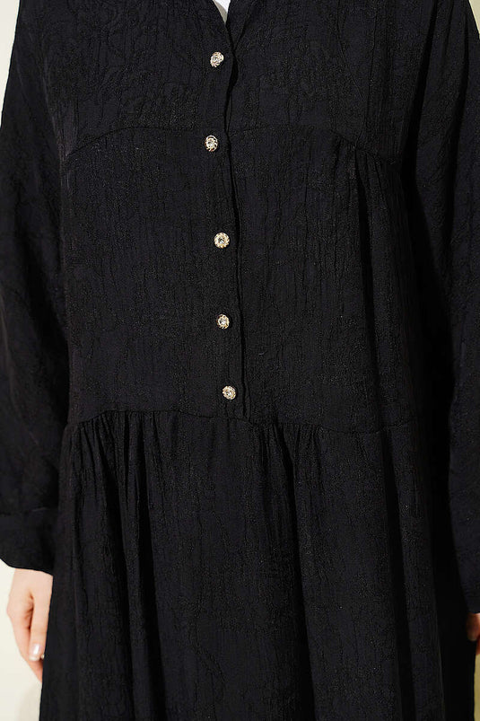 Robe longue boutonnée à motif en relief noire