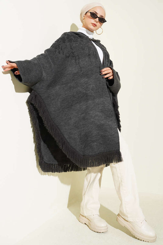 Kapuzenponcho mit geprägtem Muster und Quasten, Rauchgrau
