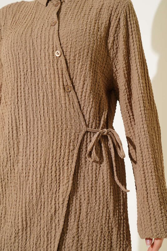 بدلة من قطعتين منقوشة باللون الجملي