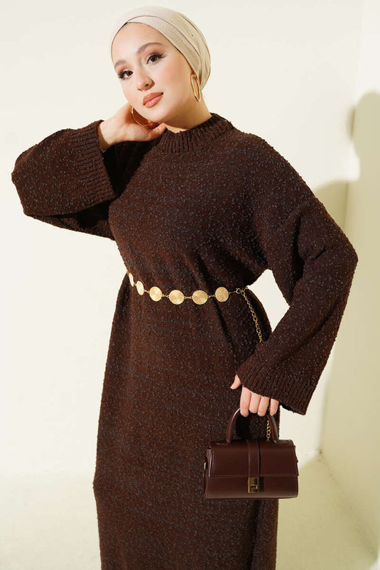 Robe en maille marron à motifs en relief