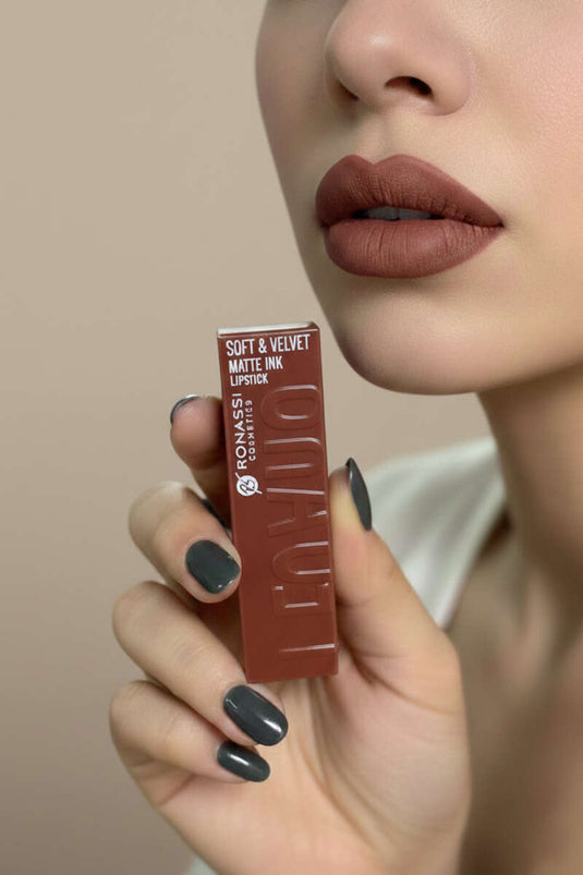 Kadifemsi Mat Bitişli Lipstick 108