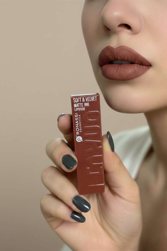 Kadifemsi Mat Bitişli Lipstick 101