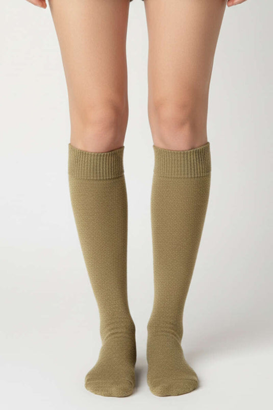 جوارب نسائية من الموهير تصل إلى الركبة، لون بيج