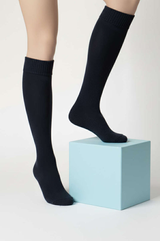 جوارب نسائية من الموهير تصل إلى الركبة، لون أزرق داكن