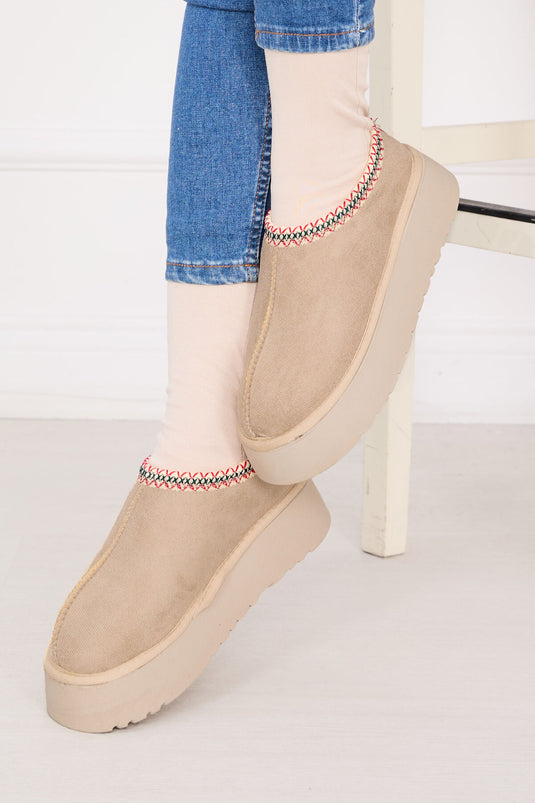 Bottes courtes en fourrure beige à semelle épaisse