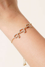 Bracelet doré avec détail en forme de cœur