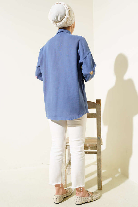 Chemise en lin bleu marine brodée de cœurs