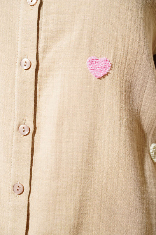 Chemise en lin brodée de cœurs, couleur latte