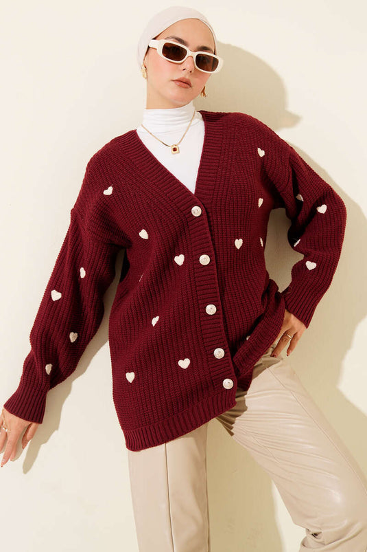 Gilet en maille bordeaux brodé de cœurs