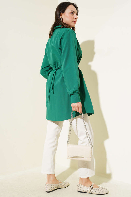 قميص بحزام على شكل قلب زمرد