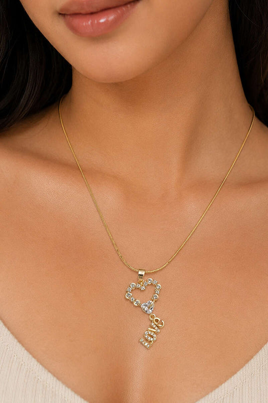 Kalpli Love Yazılı Kolye Gold