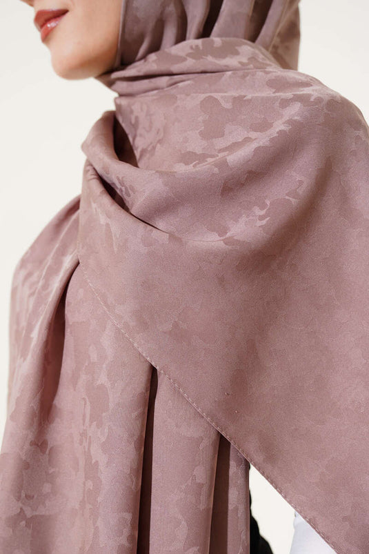 شال جاكار بنقشة تمويه من المنك