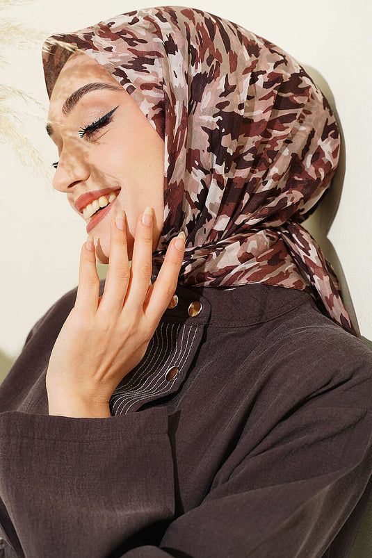 وشاح ناعم بنقشة تمويه بلون فيزون