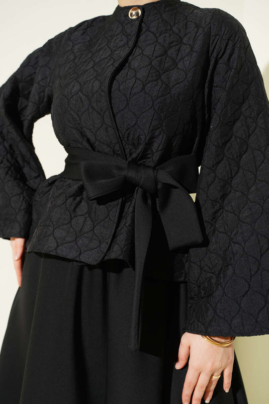 طقم مكون من قطعتين: جاكيت وتنورة مبطنة، أسود