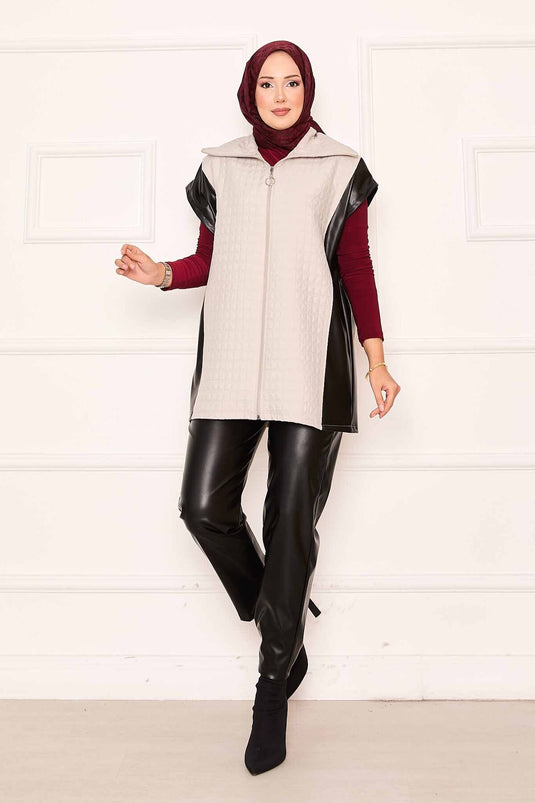 طقم من قطعتين من الجلد المبطن باللون البيج