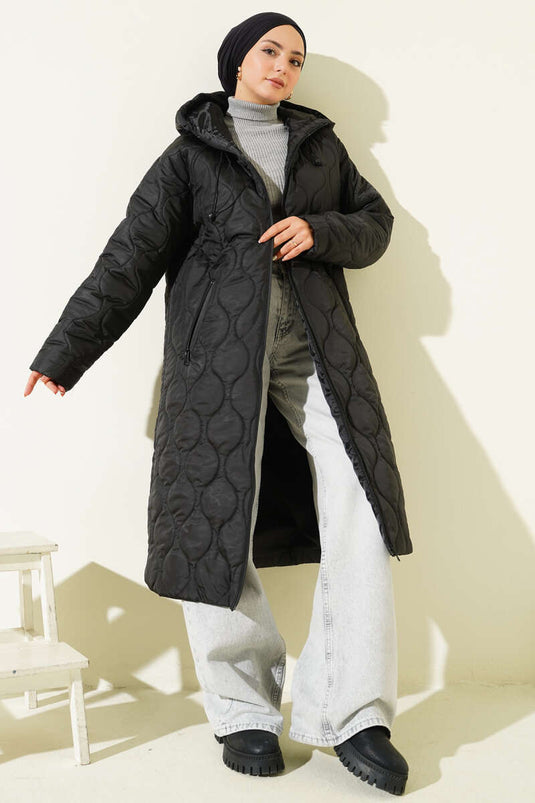 معطف مبطن بسحاب وغطاء رأس باللون الأسود