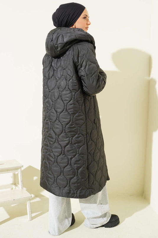 معطف مبطن بسحاب وغطاء رأس باللون الأسود