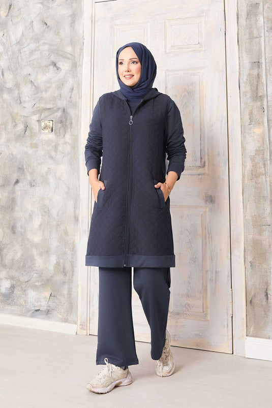 Ensemble trois pièces gris avec gilet matelassé