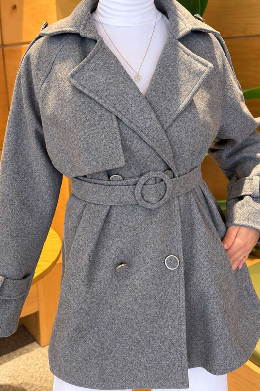 Cappotto Grigio Con Cintura E Bottoni