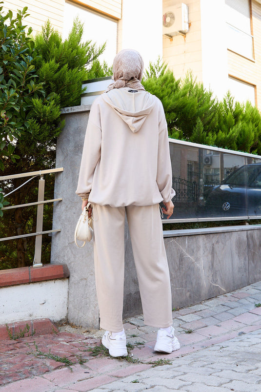 طقم أويشو من قطعتين بغطاء رأس وسحّاب وحجر