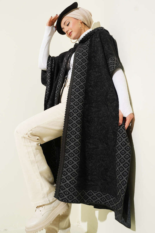 Schwarzer Poncho mit Kapuze und Baklava-Muster