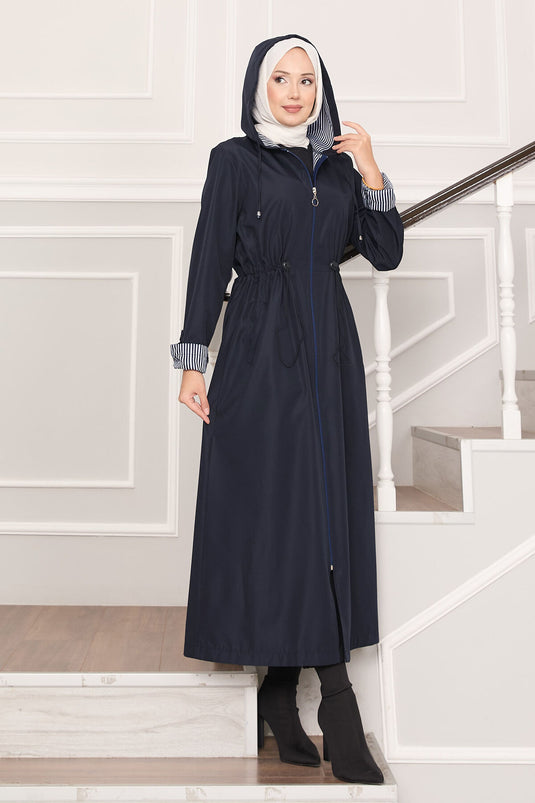 Trench-coat long à capuche et taille ajustable, bleu marine