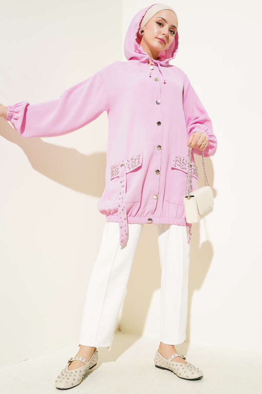 قبعة وردية اللون مزودة بغطاء للرأس وجيب