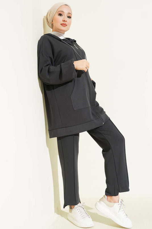 طقم من قطعتين بغطاء رأس وجيوب، من لويزا، لون أنثراسيت