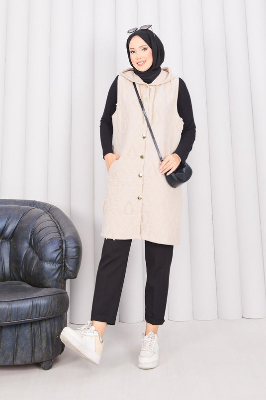 سترة حجاب مبطنة بغطاء رأس وأزرار باللون البيج