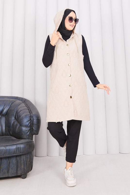 سترة حجاب مبطنة بغطاء رأس وأزرار باللون البيج