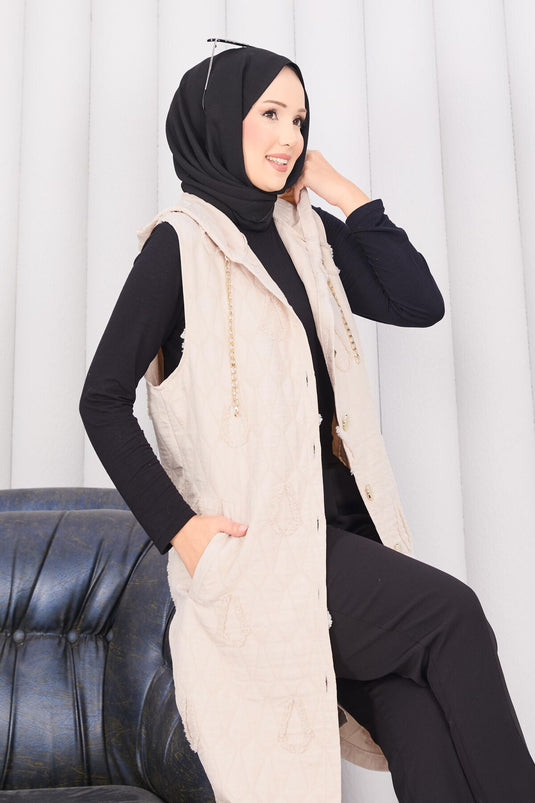 سترة حجاب مبطنة بغطاء رأس وأزرار باللون البيج