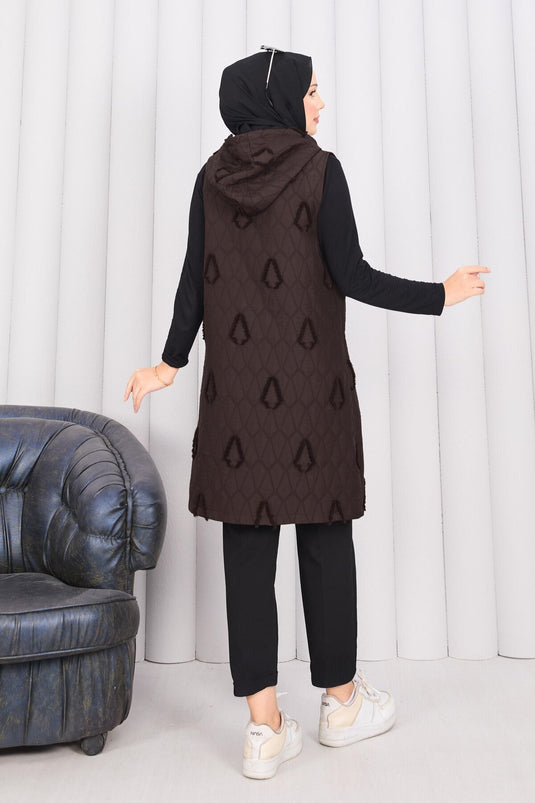 سترة حجاب مبطنة بغطاء رأس وأزرار باللون البني