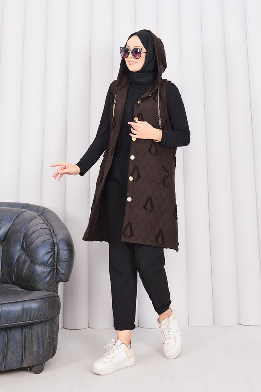 سترة حجاب مبطنة بغطاء رأس وأزرار باللون البني