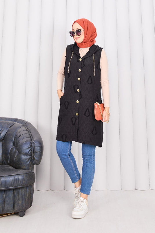 سترة حجاب مبطنة بغطاء رأس وأزرار باللون الأسود