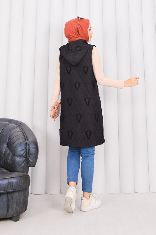 سترة حجاب مبطنة بغطاء رأس وأزرار باللون الأسود