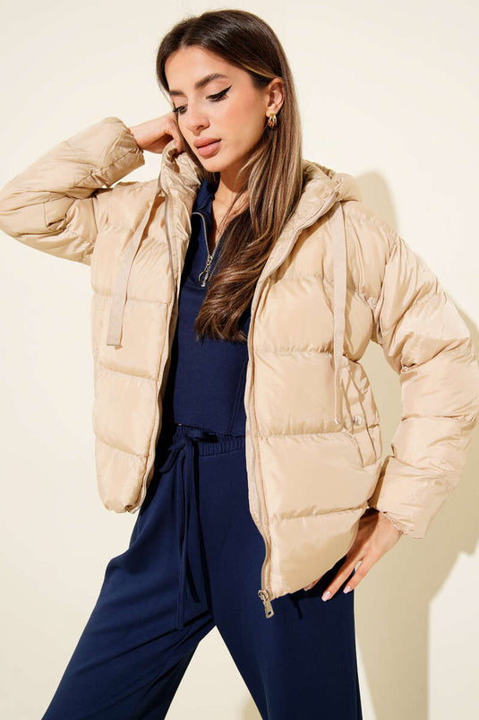 Kapüşonlu Fermuarlı Kısa Şişme Mont Bej