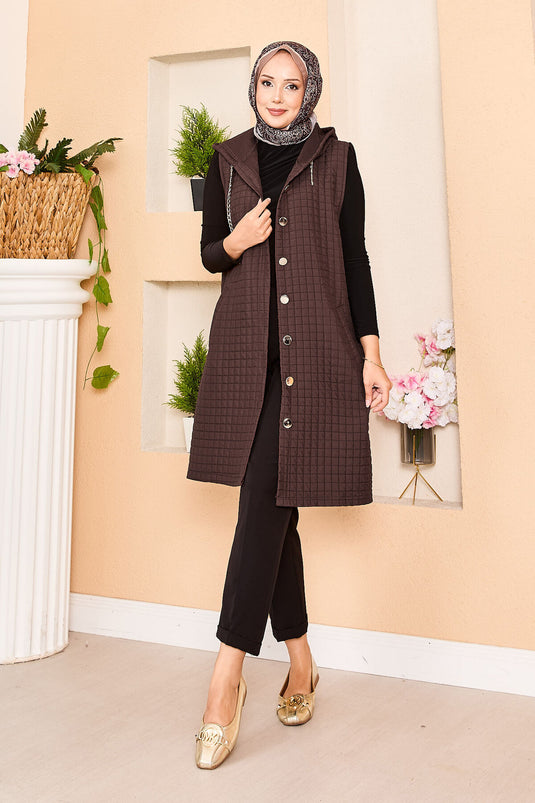 Gilet matelassé à capuche et boutons dorés marron
