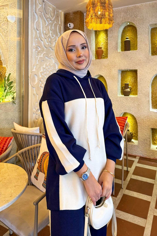 بدلة تريكو ثنائية اللون بغطاء رأس باللون الأزرق الداكن