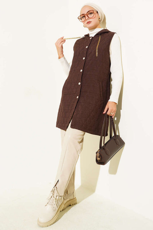 سترة قصيرة مبطنة بغطاء رأس باللون البني